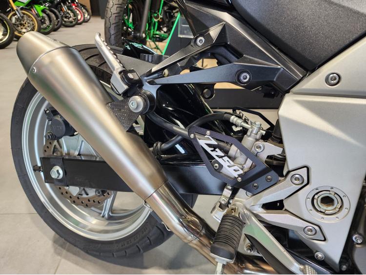 KAWASAKI Z750