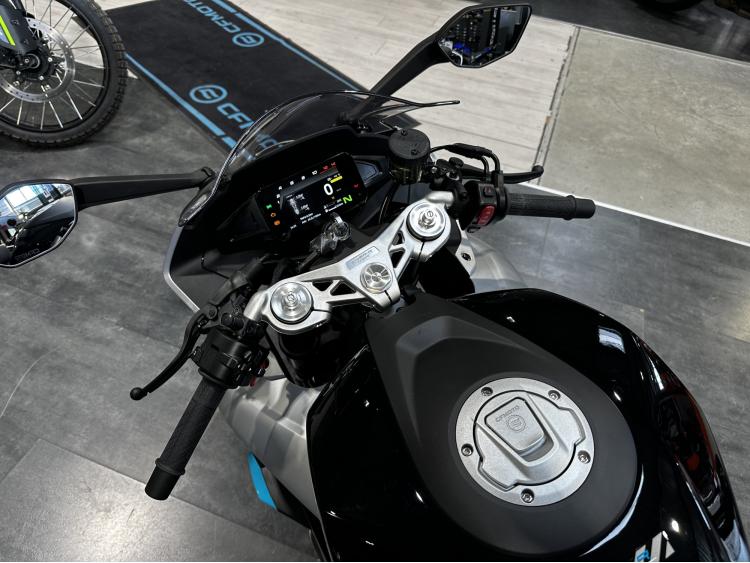 CF MOTO 675 SR-R 
