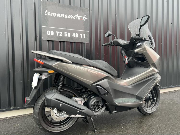 KYMCO SKYTOWN 125