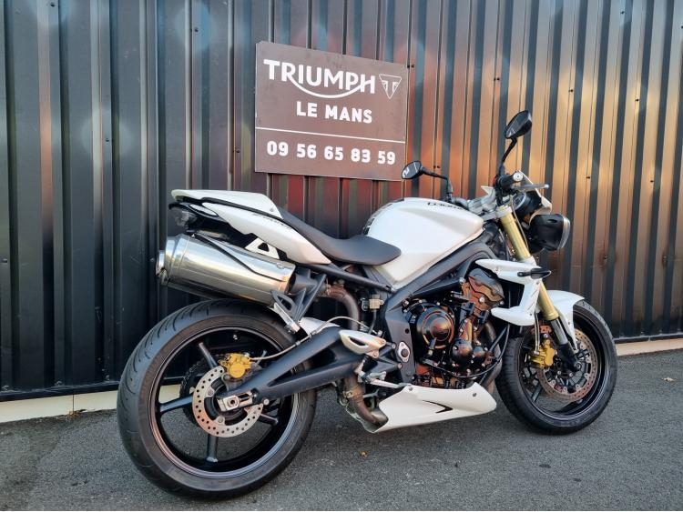 TRIUMPH STREET TRIPLE 675