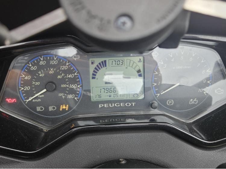 PEUGEOT METROPOLIS 400