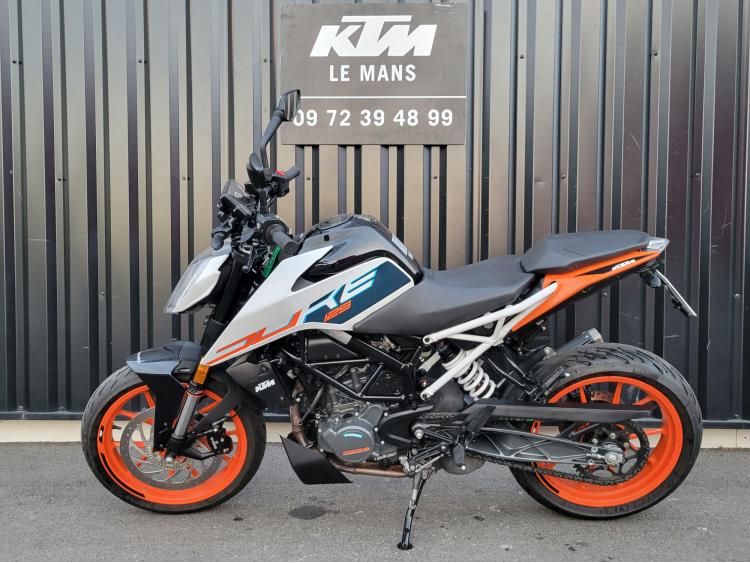KTM 125 DUKE   1ERE MAIN  SEULEMENT 2900 KILOMETRES