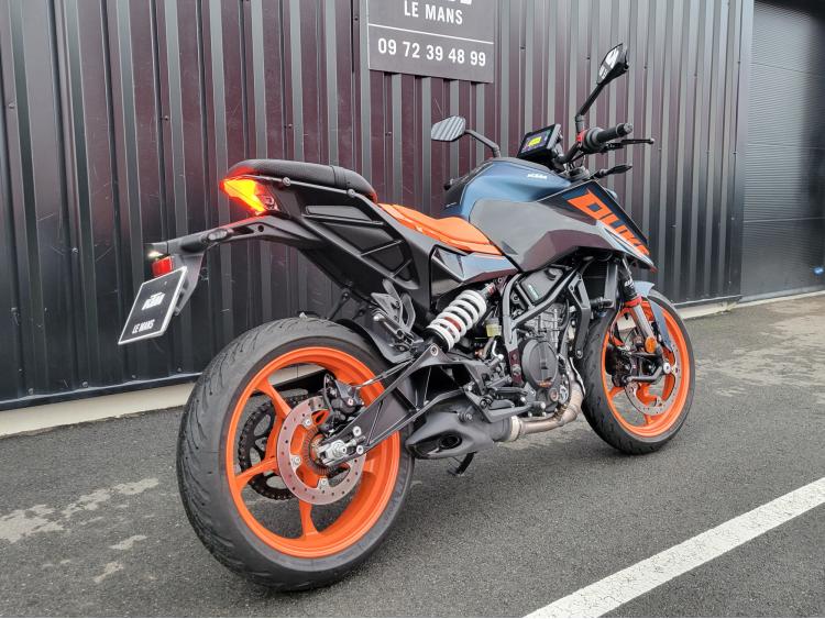 KTM 125 DUKE   SEULEMENT 1800 KILOMETRES