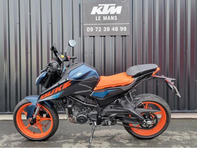 KTM 125 DUKE   SEULEMENT 1800 KILOMETRES