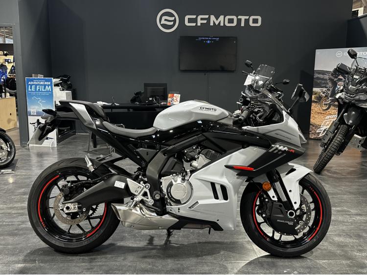 CF MOTO 675 SR-R DISPO A L'ESSAI
