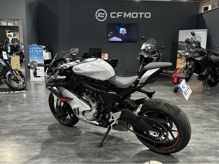 CF MOTO 675 SR-R DISPO A L'ESSAI