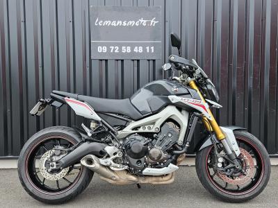YAMAHA MT-09 STREET R.