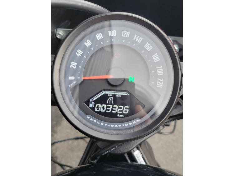 HARLEY-DAVIDSON SPORTSTER NIGHTSTER 975