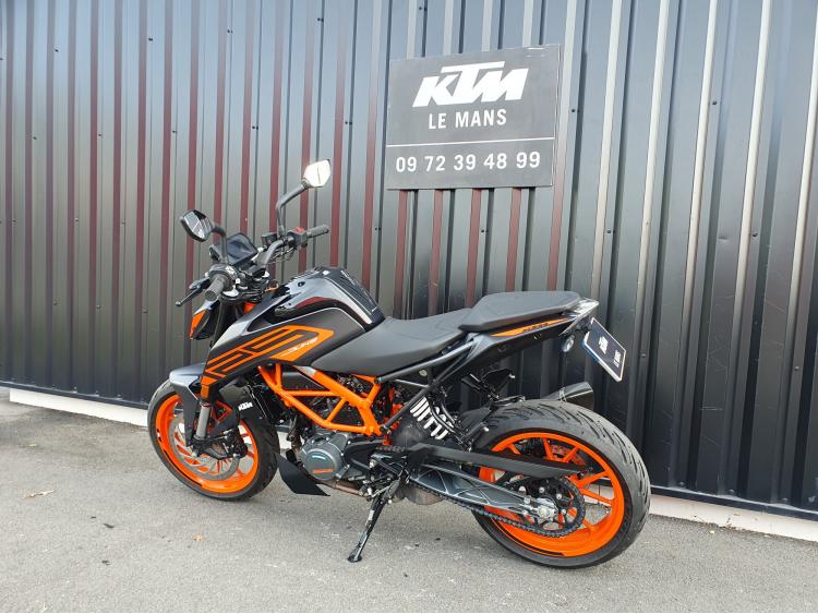 KTM 125 DUKE  SEULEMENT 2600 KILOMETRES
